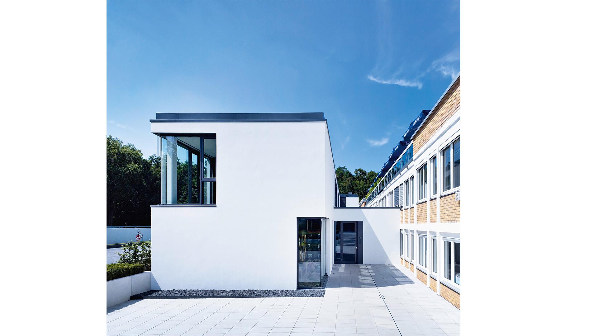 Verwaltungsgebäude 1. FC Köln am Geißbockheim