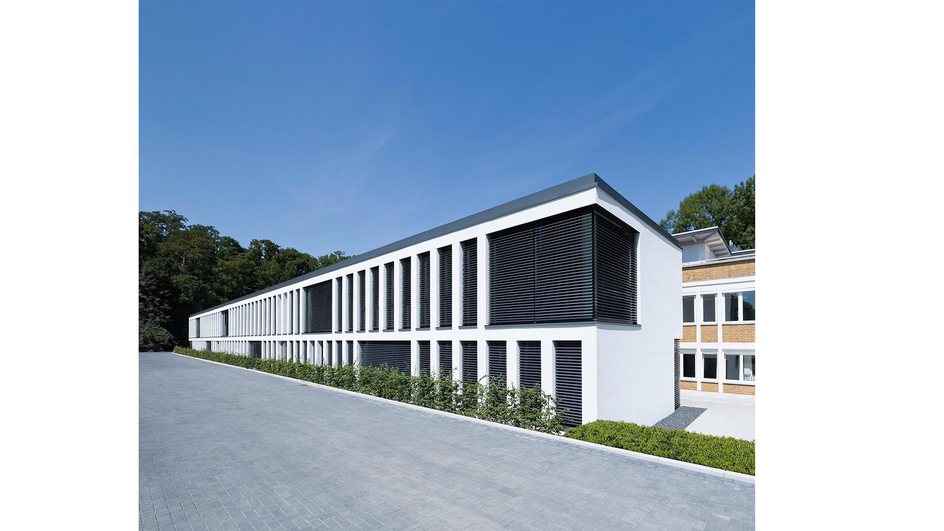 Verwaltungsgebäude 1. FC Köln am Geißbockheim