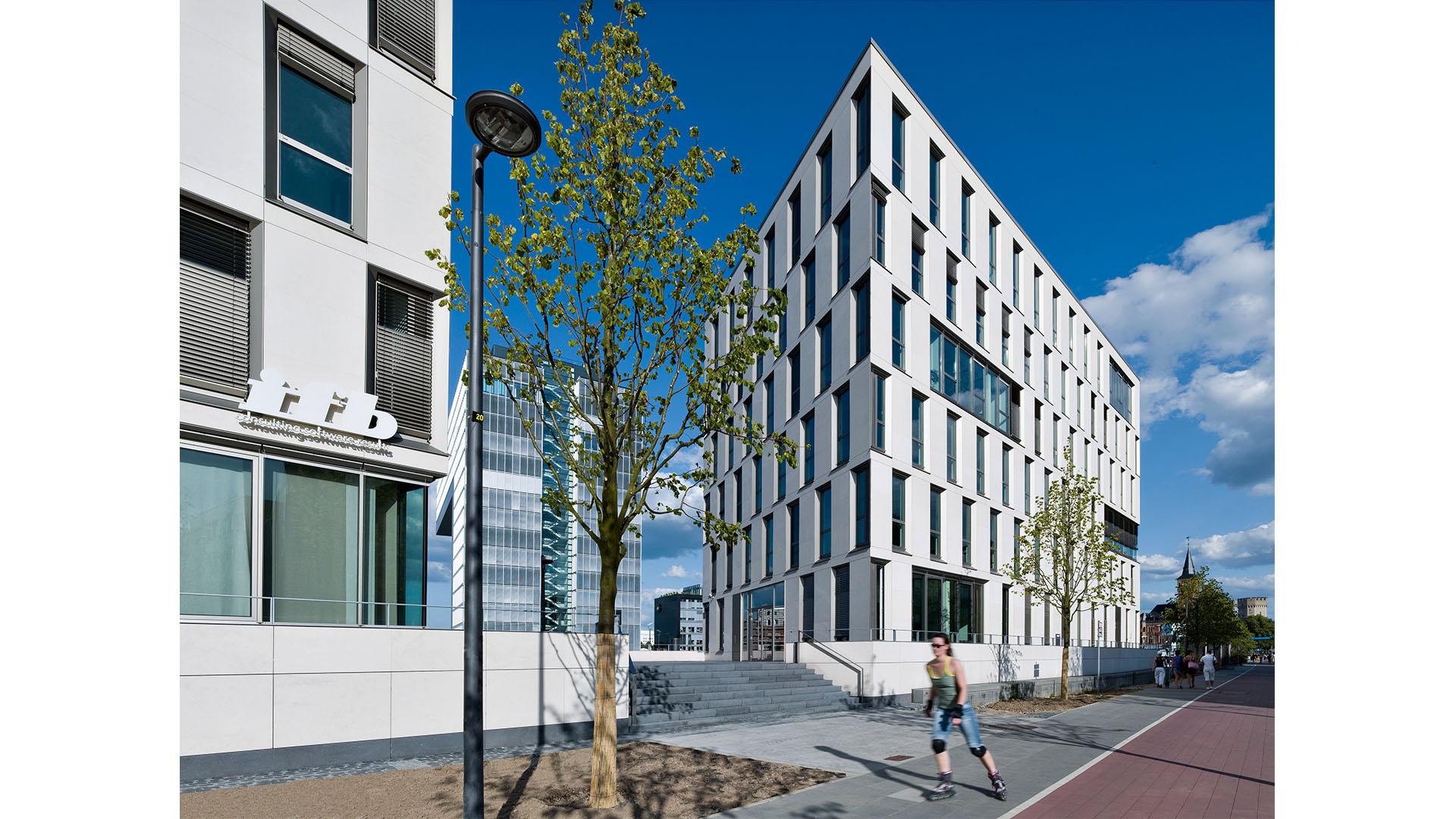 pier 15, rheinauhafen