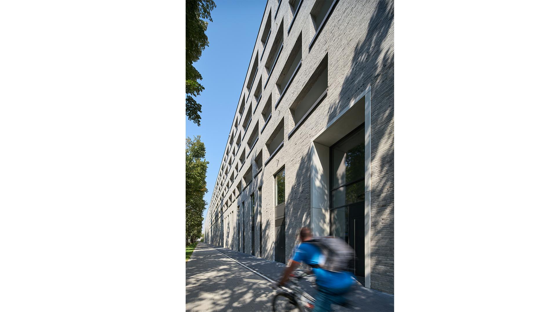 Zollhafen Mainz / Rheinallee III